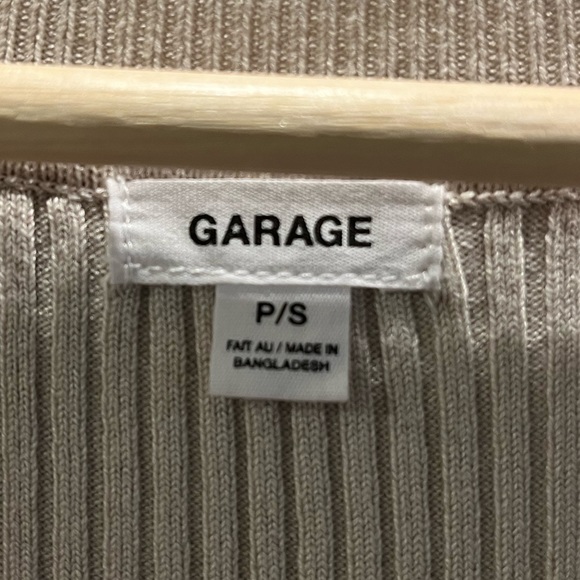 Garage Ribbed Crop V-Neck - Picture 2 of 3